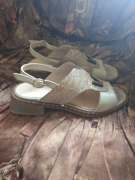 Летни дамски обувки. от естествена кожа