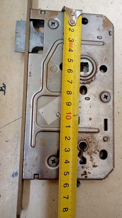 Брава за врата -