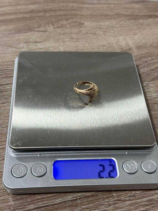 Продавам Златен Дамски Пръстен 14к