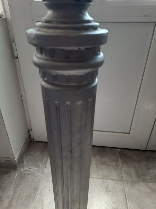 Stalpi stradali  în stare buna