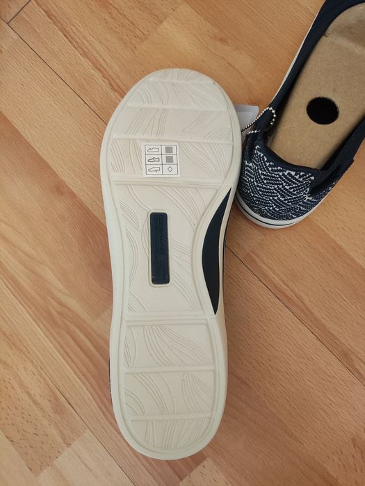 Продам новые слипоны Skechers ( оригинал)