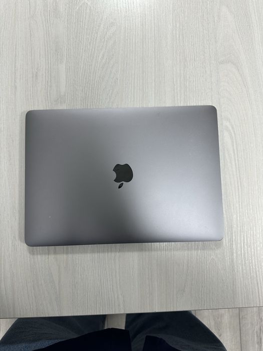 Продам Macbook pro 2017