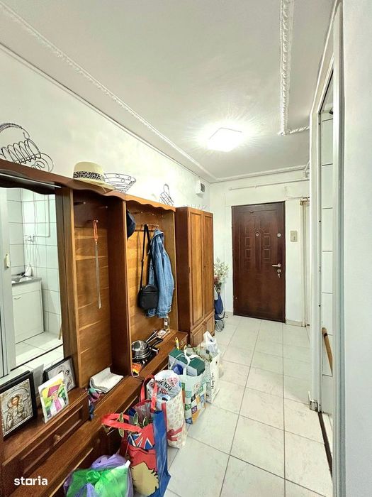 Apartament 3 camere, decomandat, centrală, zona Lipovei