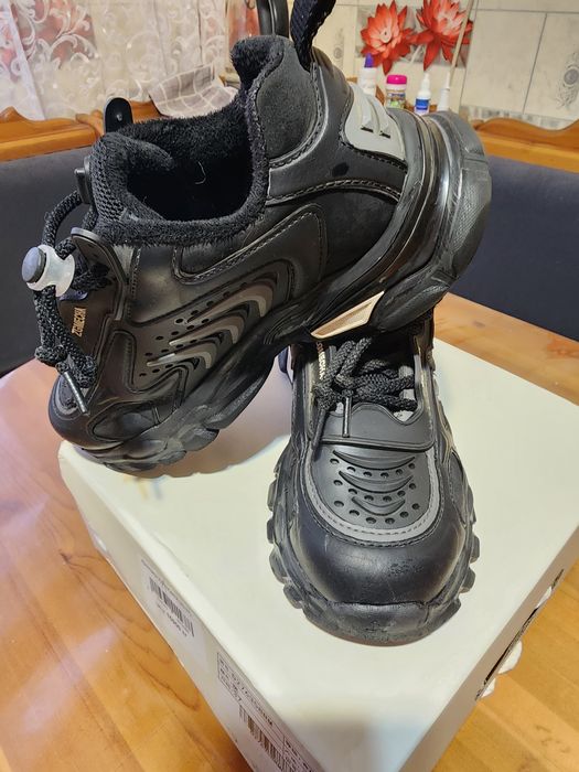 Продам кроссовки