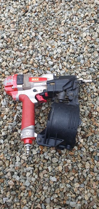 Pistol pneumatic cuie lemn Max HN65