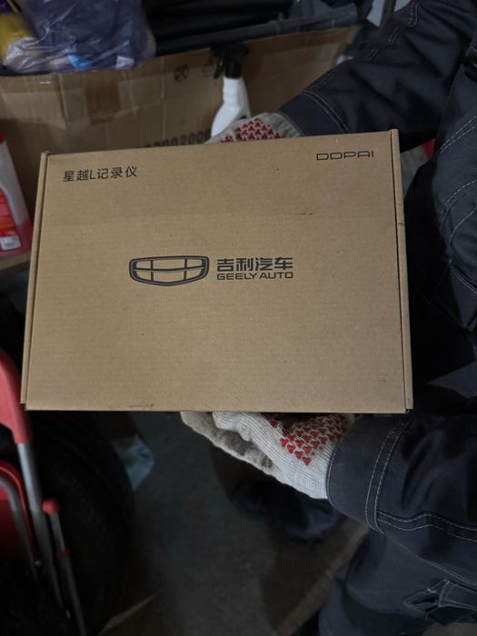 Штатный видеорегистратор для Geely Monjaro