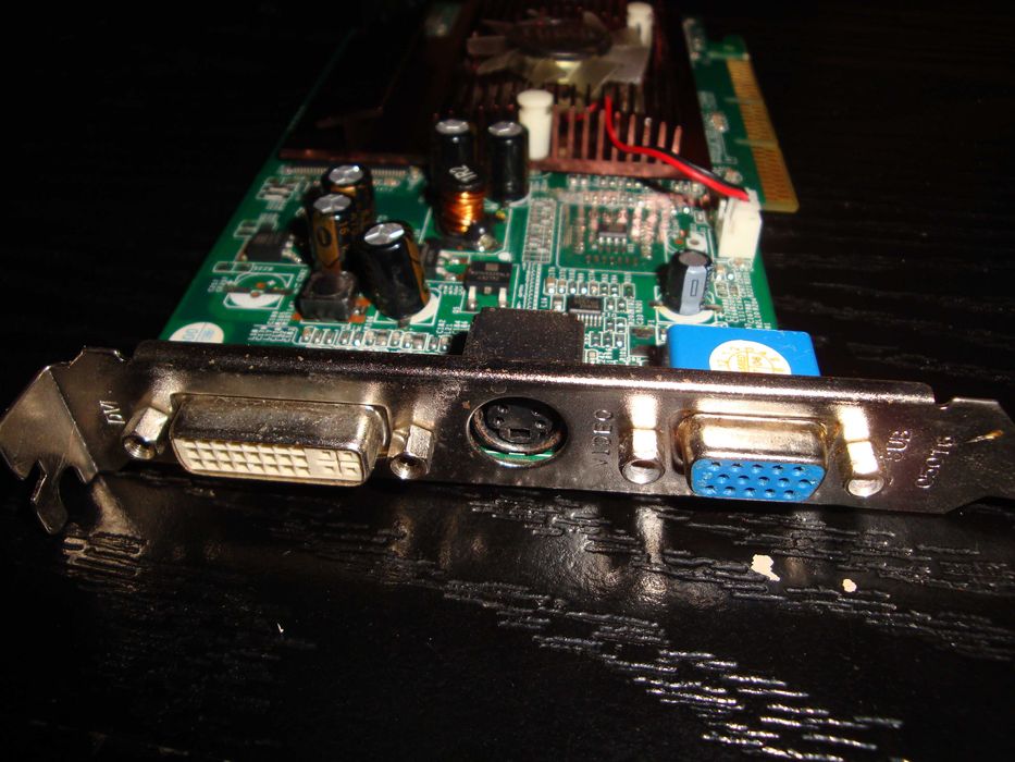 Placa video Forsa Nvidia FX 5500 256 Mb DDR AGP 4x / AGP 8x colectie