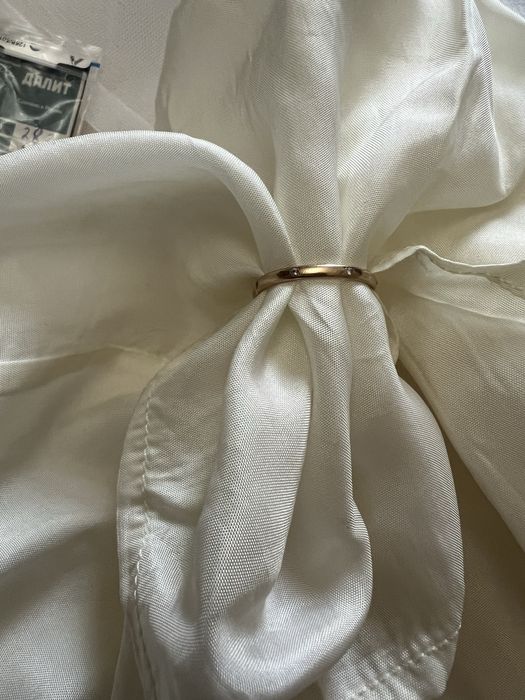 Продам золотое кольцо 19 размер