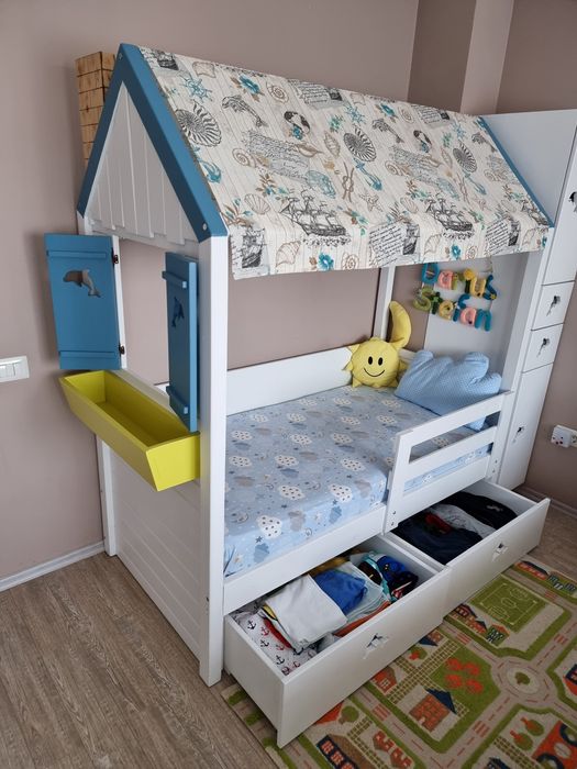 Pătuț căsuța din lemn masiv, include saltea nouă