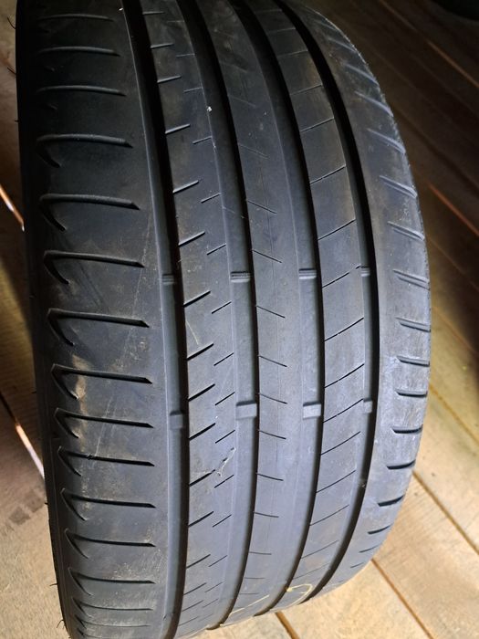O anvelopa 275/35 R21 Bridgestone runflat