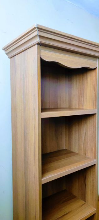 Продавам шкаф тип колона