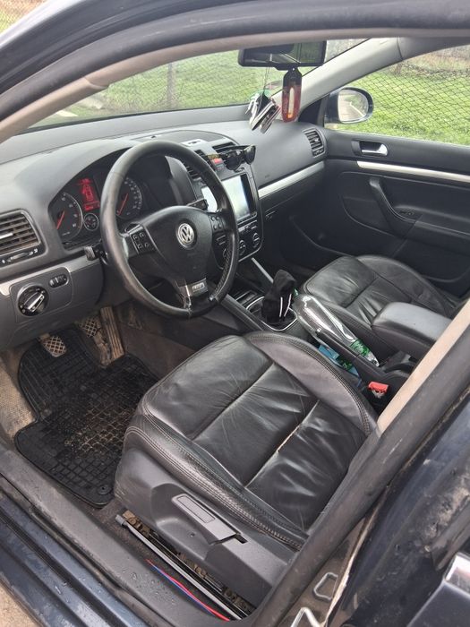 Vând Volkswagen Jetta