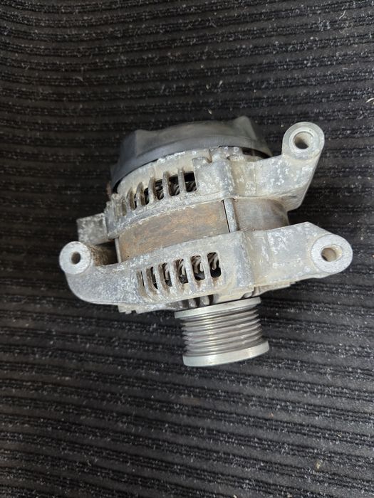 Генерато /  Алтернатор / Динамо  Toyota 2.2 D-4D / 2.2  D-Cat  Тойота