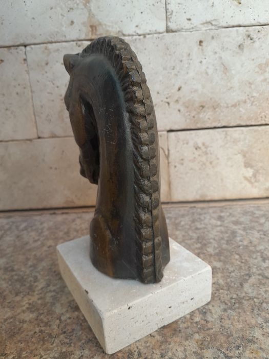 Statueta veche din metal neferos,  1,5 kg, h 16 cm