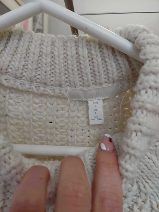 Бял пуловер H&M С размер