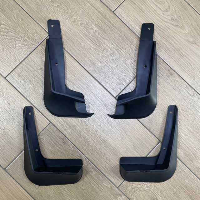 Брызговик на Toyota Corolla E-140, Е-150, E-180, E-185