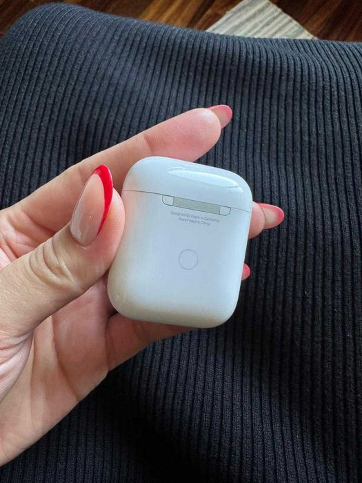Продам Apple AirPods 2 оригинал