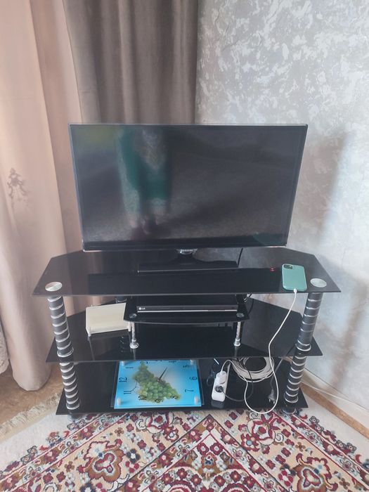 Телевизор с подставкой
