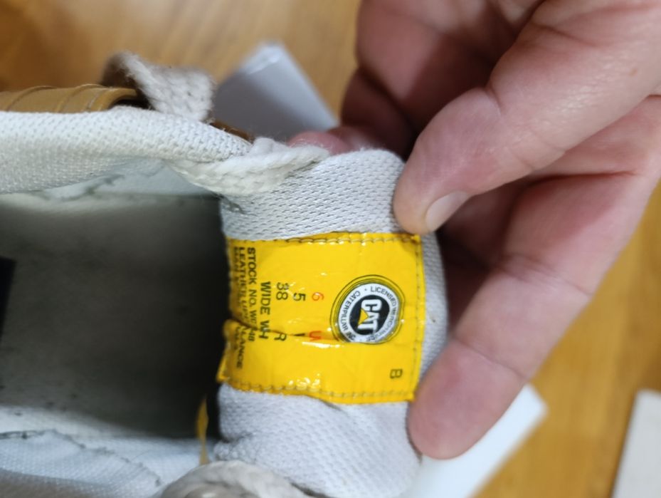 Vând sneakers Caterpillar femei