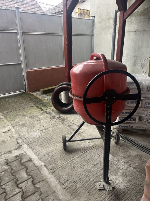 Inchiriez betoniera la zi