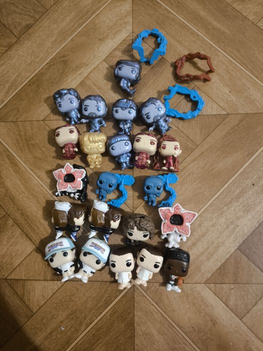 Продам фигурки очень странные дела