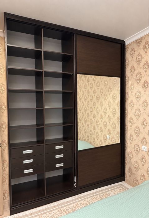 Продам шкаф-купе высокий . 2.70