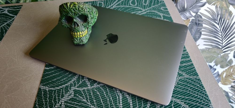 MacBook Air 13” i5 / 8GB RAM / 128GB SSD – macOS Sonoma