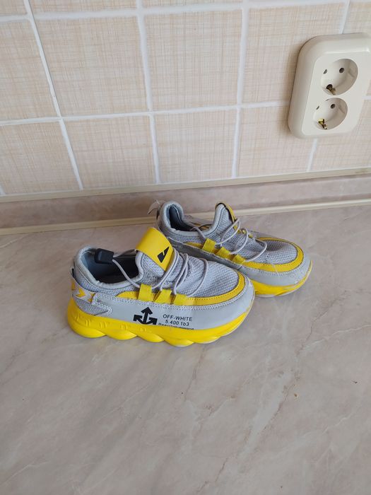 Кроссовки детские