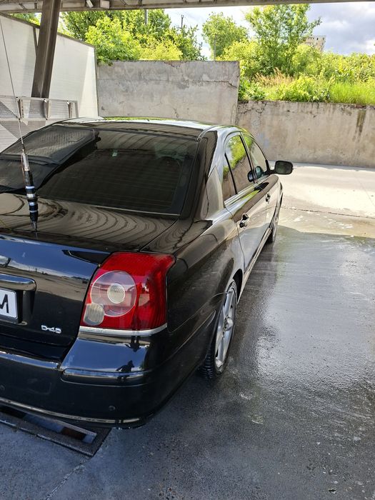 Toyota Avensis 2.2 d manuala 6 trepte preț: 1100Euro.  mecanic de 8 estetic  de 7. Nu-i ptr. Pretențioși An:2007