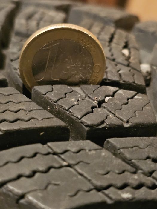 Зимни гуми 215/60/16