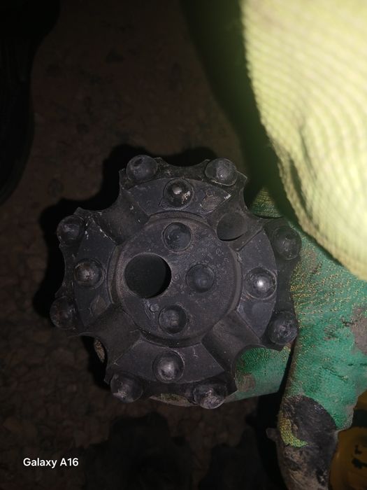 Буревой долота  срочно продается