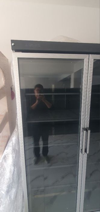 Холодильник витрина ворона Шкаф холодильник