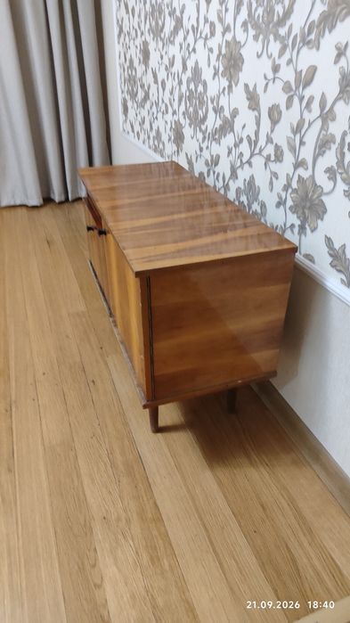 Продам полированную тумбу.