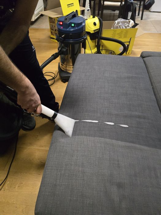 ПОД НАЕМ! Професионална машина за пране на мека мебел RIO и KARCHER