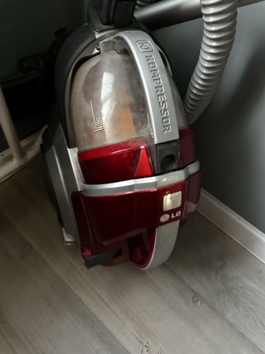 Пылесос LG         .