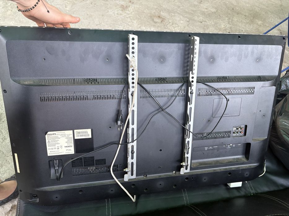 dar cu display defect  / Televizor Philips 43PUS6162/12, funcțional,. Se vinde pentru piese sau reparare. Placă de bază și componente disponibile.
