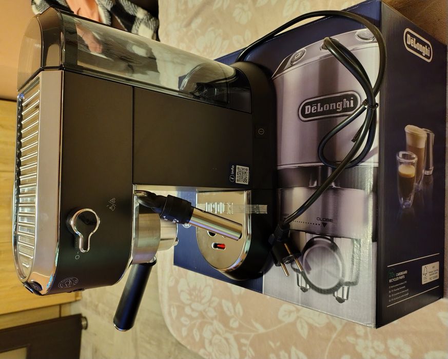 Espressor manual De’Longhi Dedica EC 685.BK, 1300 W, 15 bari, Negru