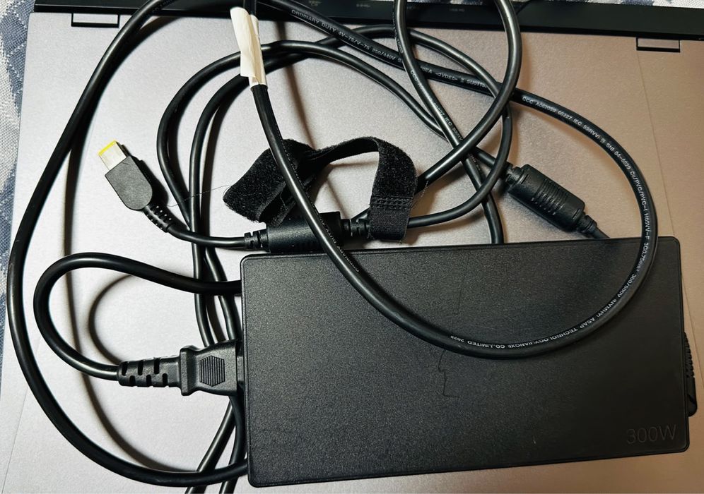 Ноутбук Lenovo))