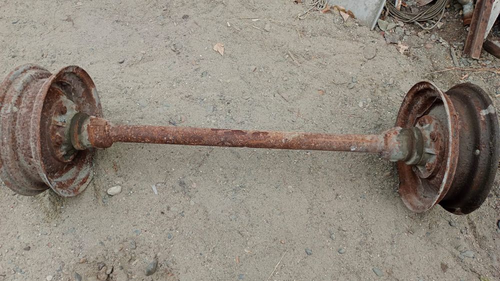 Балка со ступицами на прицеп продам