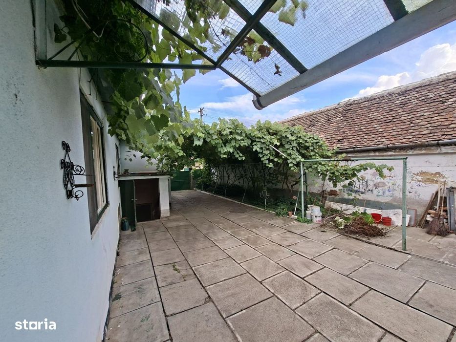 Casa individuala D+P+Pod teren 252 mp baie cu geam si curte in Sibiu