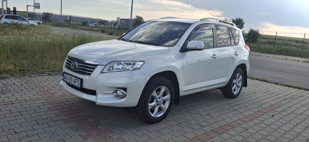 TOYOTA RAV4 2011