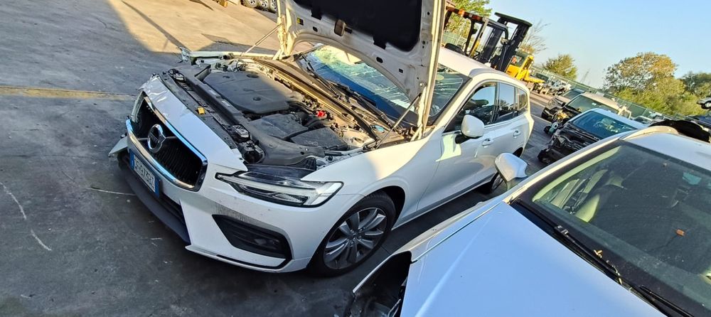 Vând piese Volvo v60 an 2022 2.0 diesel
