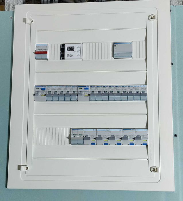 Electrician interventii rapide tablou sigurante prize lumini, etc