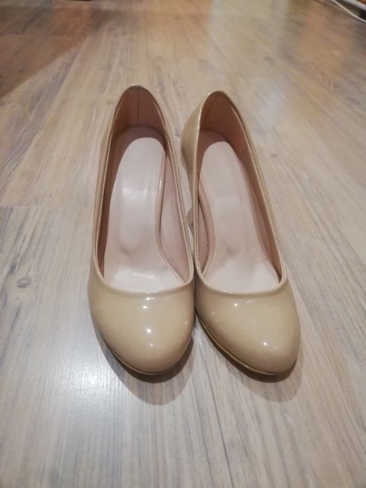 Бежови официални обувки