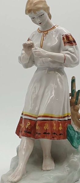 Статуэтка СССР Украина фарфор 50 е года  25см