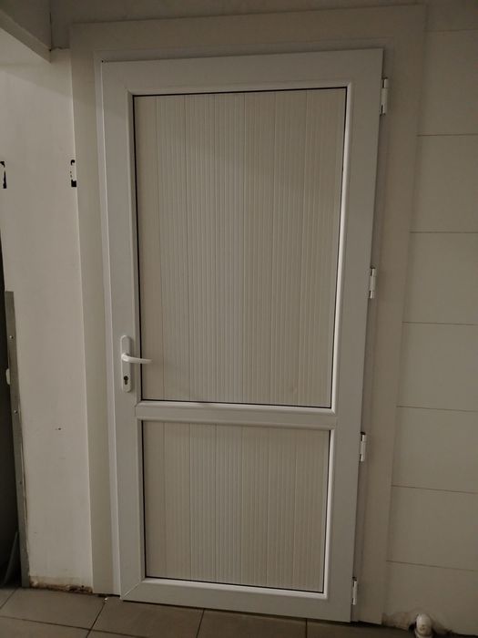 двери пластиковые