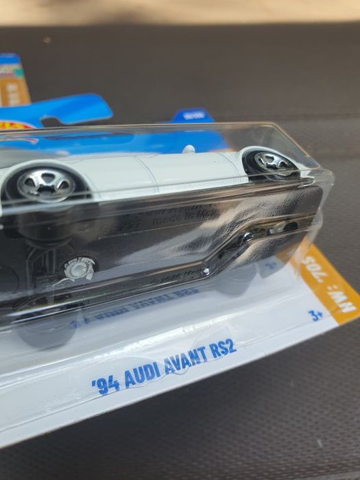 Колекционерски колички BMW 202, 94 Audi Avant RS32