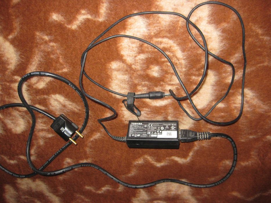 Зарядно за лаптоп