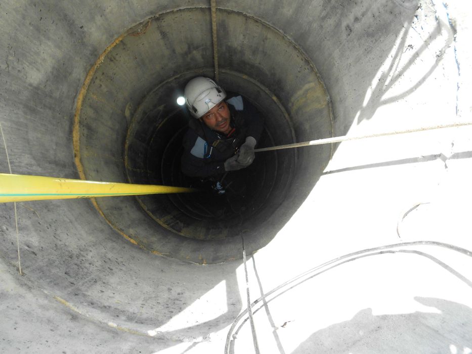 АЛПИНИСТИ ВАРНА.Работа по алпийски способ.