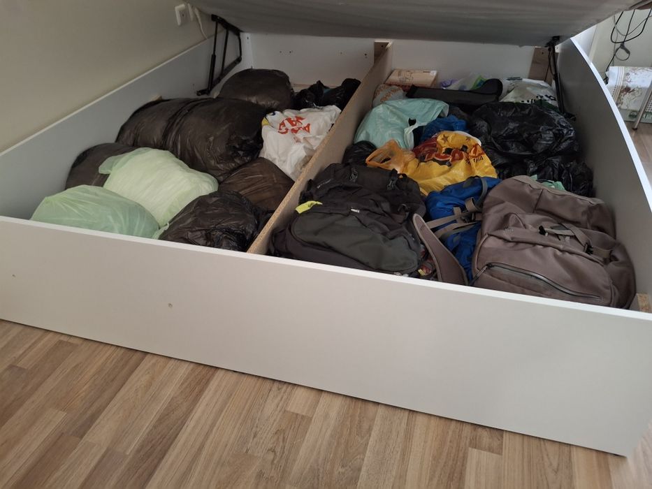 Продавам  спалня 160 х 200см. без матрака